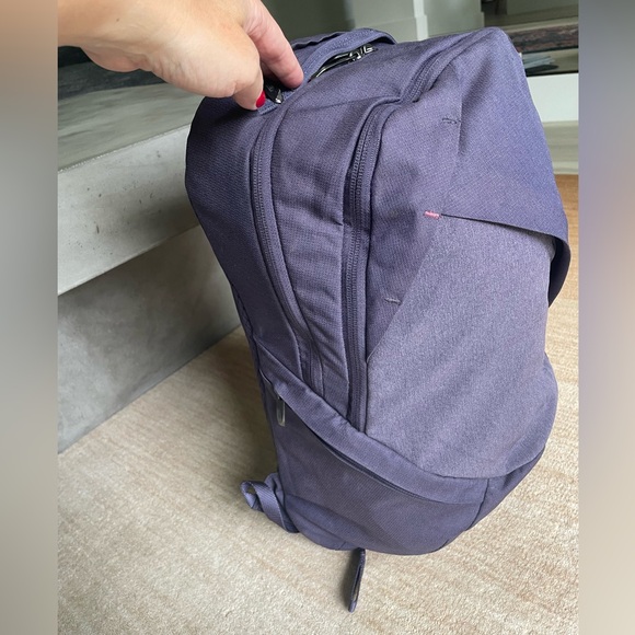 The North Face Isabella 3.0 20L Purple Backpack - Picture 3 of 12